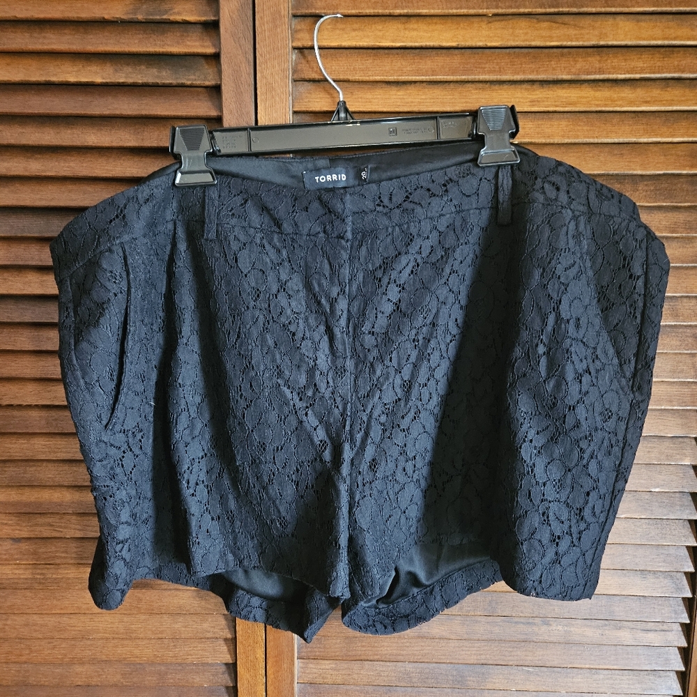 TORRID women’s Black Lace Shorts Plus size 20